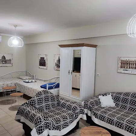 Retro House Néa Péramos