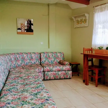 Retro House Ferienhaus Néa Péramos