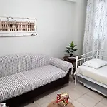 Retro House * Nea Peramos (Macedonia)