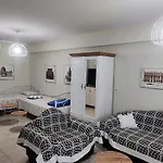 Retro House Nea Peramos (Macedonia)