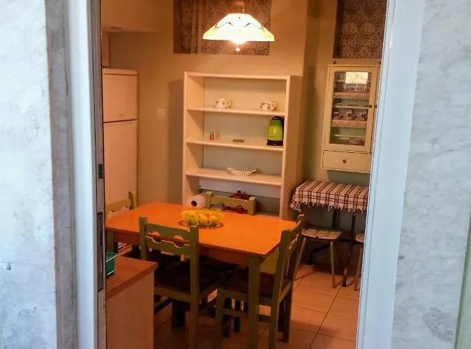 Retro House * Néa Péramos